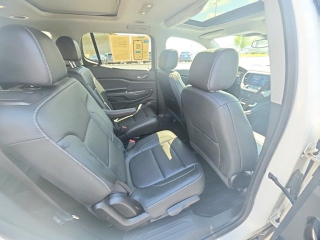 2022 GMC Acadia SLT