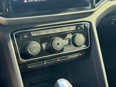 2022 Volkswagen Atlas Cross Sport 2.0T SEL R-Line
