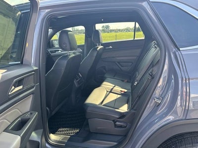 2022 Volkswagen Atlas Cross Sport 2.0T SEL R-Line