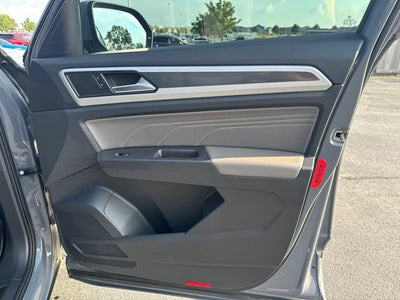 2022 Volkswagen Atlas Cross Sport 2.0T SEL R-Line