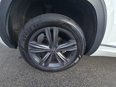 2022 Volkswagen Atlas Cross Sport 3.6L V6 SEL R-Line