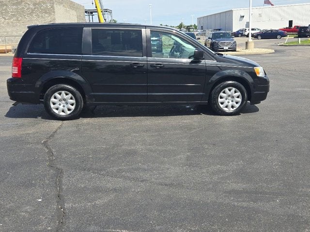 2010 Chrysler Town & Country LX