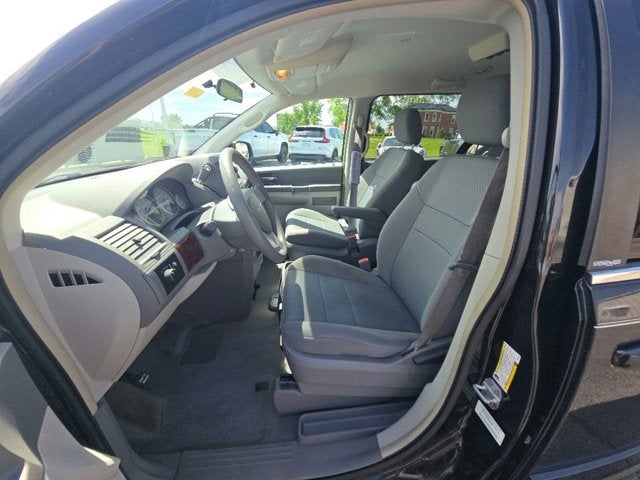 2010 Chrysler Town & Country LX