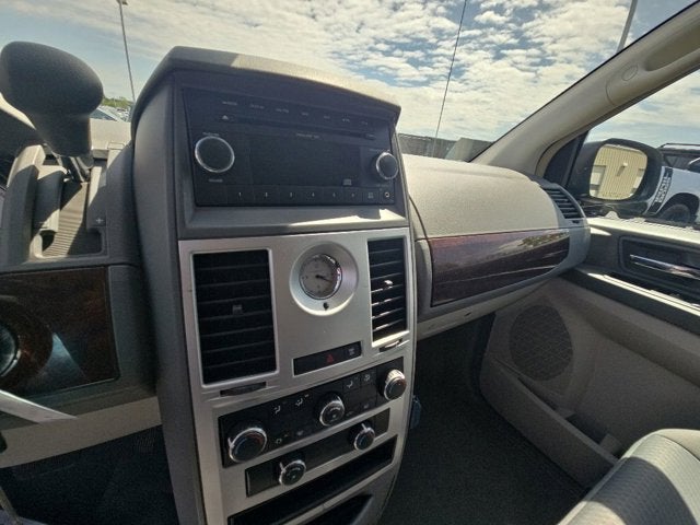2010 Chrysler Town & Country LX