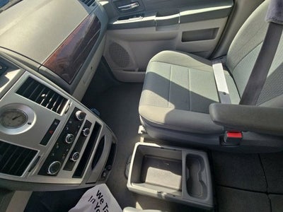 2010 Chrysler Town & Country LX
