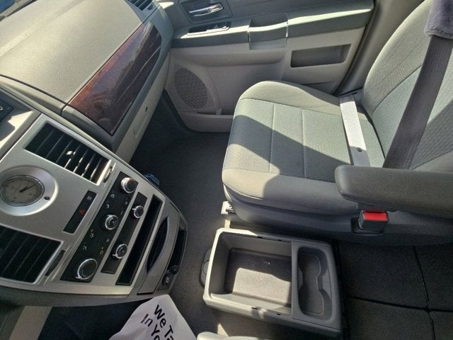 2010 Chrysler Town & Country LX