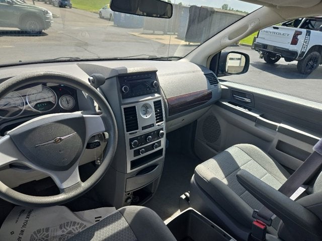 2010 Chrysler Town & Country LX