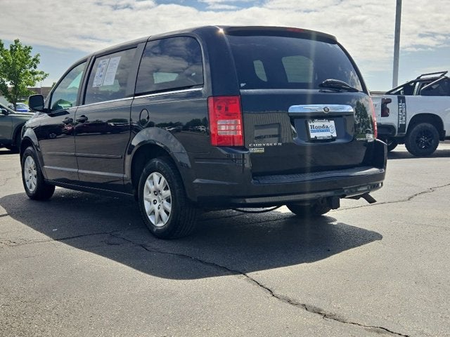 2010 Chrysler Town & Country LX