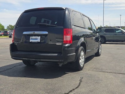 2010 Chrysler Town & Country LX