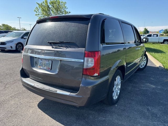2016 Chrysler Town & Country Touring