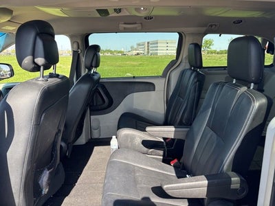 2016 Chrysler Town & Country Touring