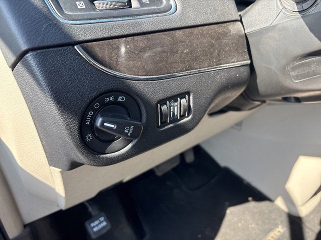 2016 Chrysler Town & Country Touring