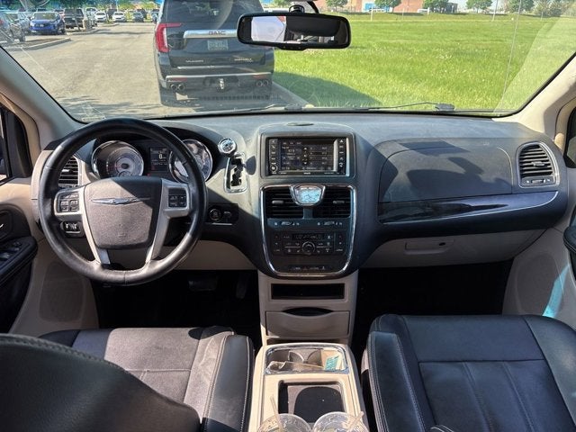 2016 Chrysler Town & Country Touring
