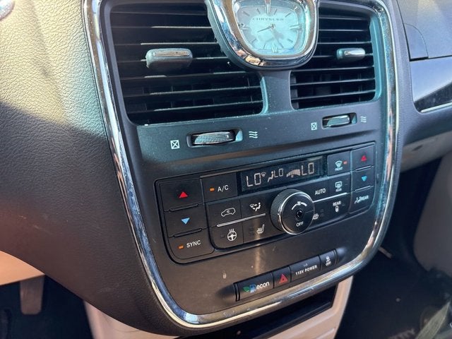 2016 Chrysler Town & Country Touring