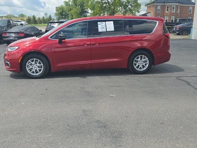 2025 Chrysler Pacifica Select