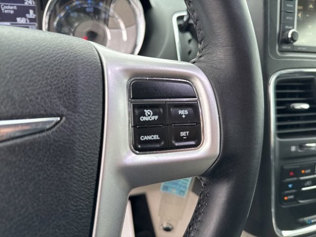 2016 Chrysler Town & Country Touring