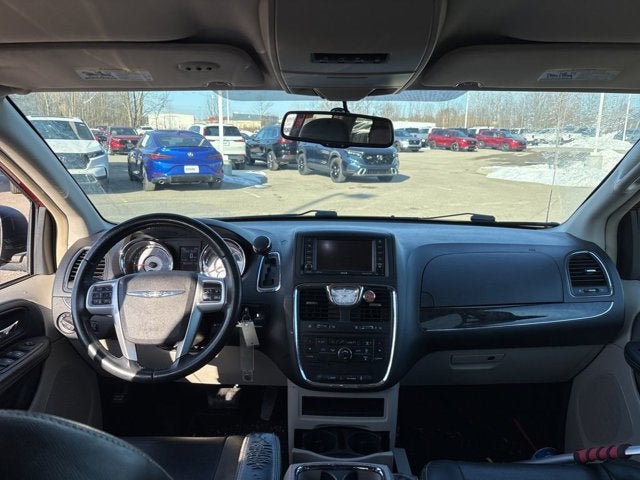 2016 Chrysler Town & Country Touring