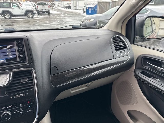 2016 Chrysler Town & Country Touring