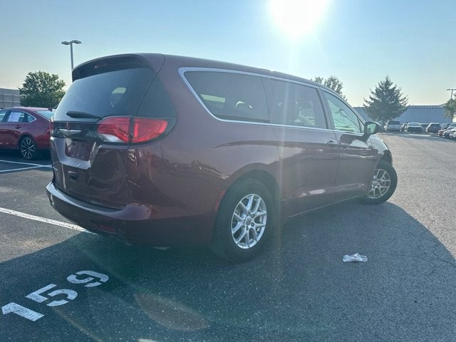 2023 Chrysler Voyager LX