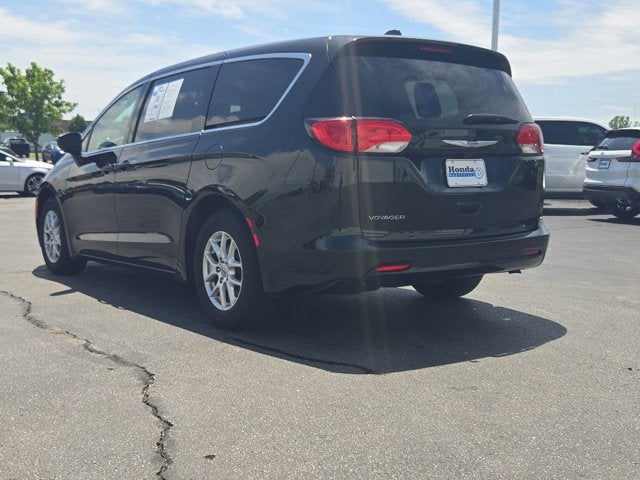 2022 Chrysler Voyager LX