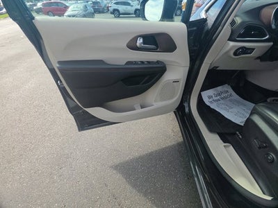 2017 Chrysler Pacifica Touring L Plus