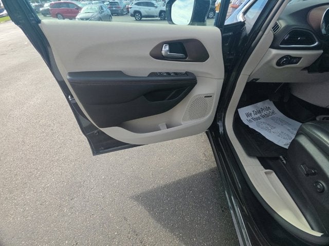 2017 Chrysler Pacifica Touring L Plus