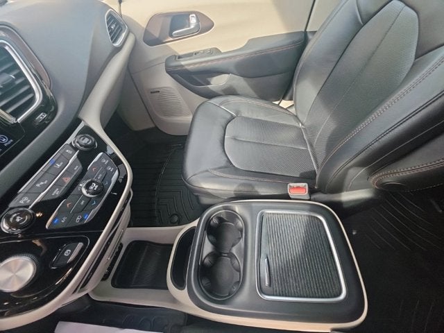 2017 Chrysler Pacifica Touring L Plus