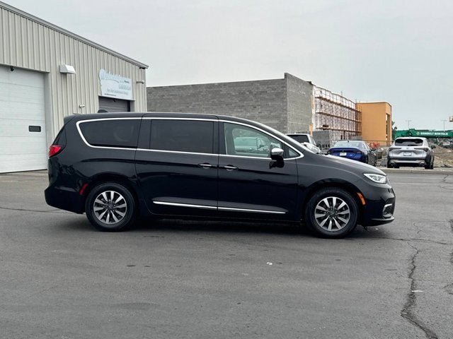 2022 Chrysler Pacifica Hybrid Limited