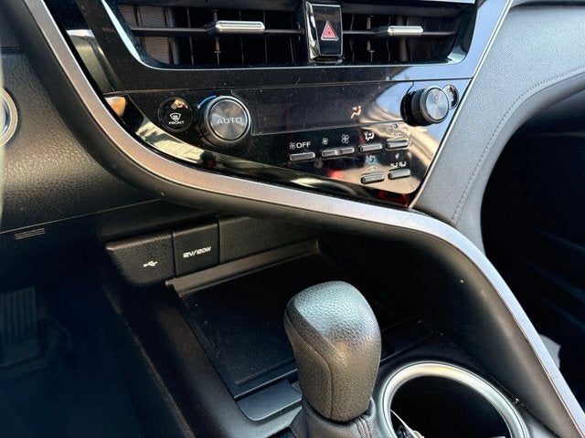 2022 Toyota Camry Hybrid LE