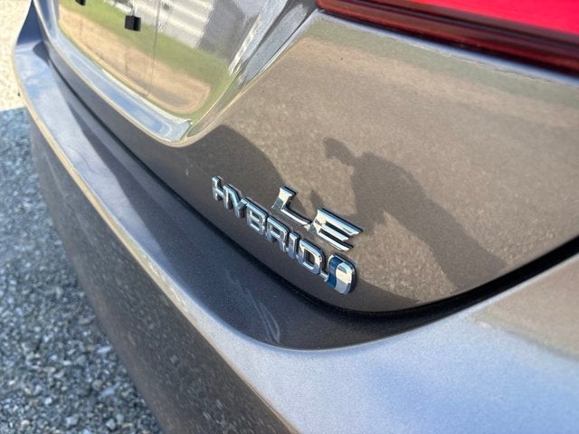 2022 Toyota Camry Hybrid LE