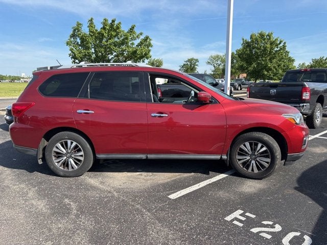 2017 Nissan Pathfinder SL