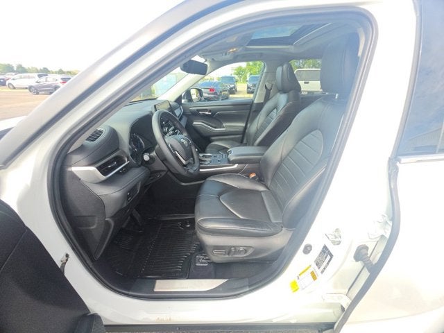 2022 Toyota Highlander Hybrid XLE