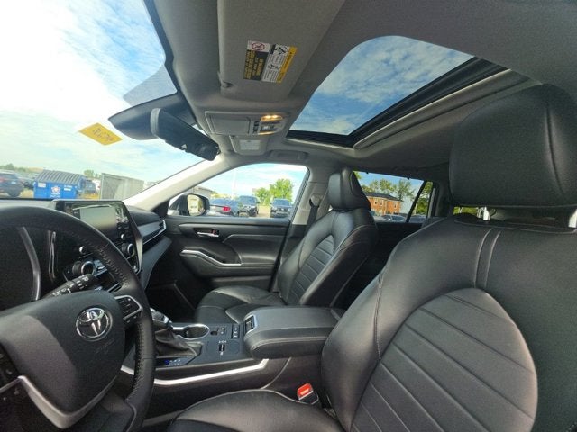 2022 Toyota Highlander Hybrid XLE