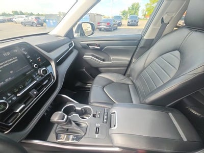 2022 Toyota Highlander Hybrid XLE