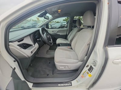 2019 Toyota Sienna LE