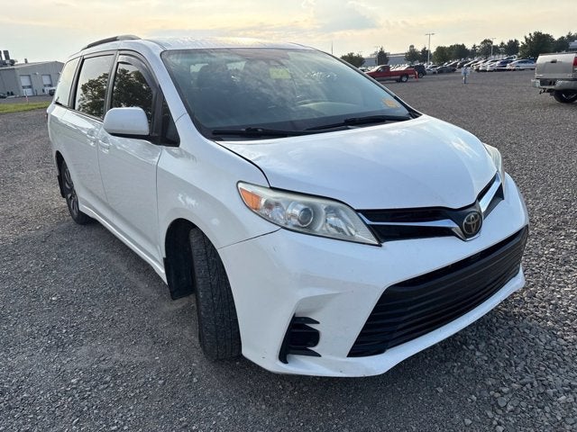 2019 Toyota Sienna LE