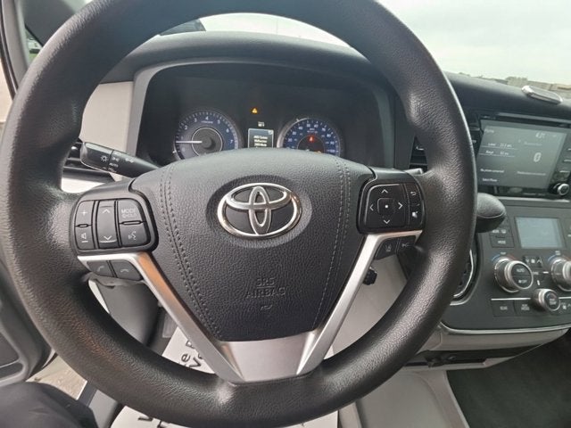 2019 Toyota Sienna LE
