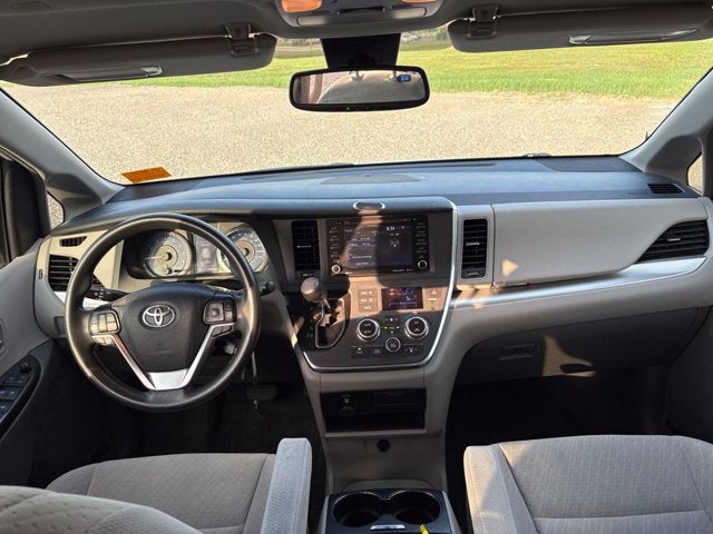 2019 Toyota Sienna LE