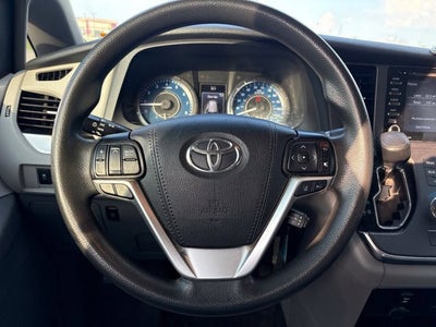 2019 Toyota Sienna LE