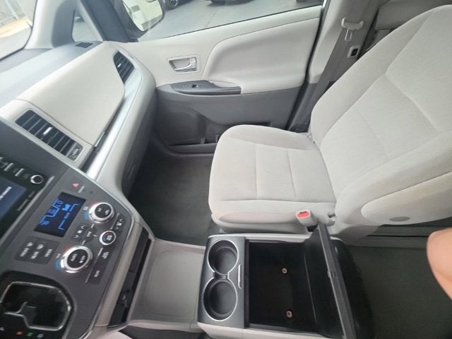 2019 Toyota Sienna LE