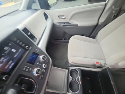 2019 Toyota Sienna LE