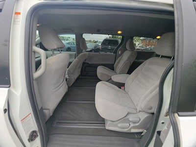2019 Toyota Sienna LE