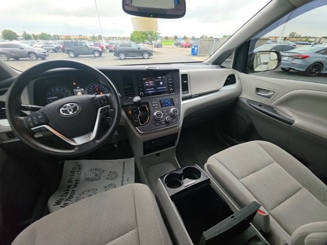 2019 Toyota Sienna LE
