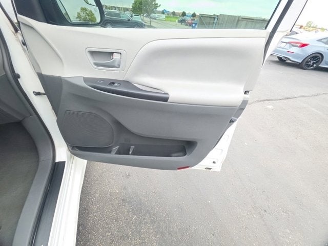 2019 Toyota Sienna LE
