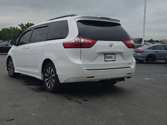 2019 Toyota Sienna LE