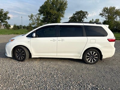 2019 Toyota Sienna LE