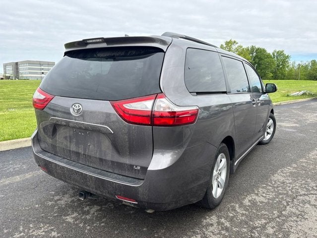 2019 Toyota Sienna LE