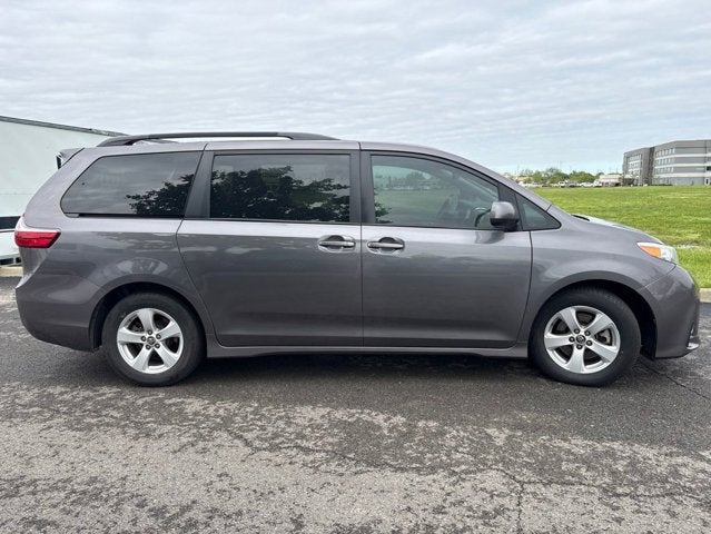 2019 Toyota Sienna LE