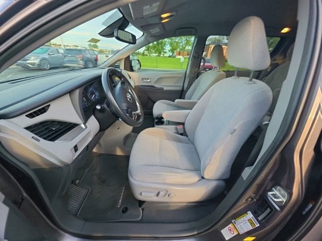 2019 Toyota Sienna LE