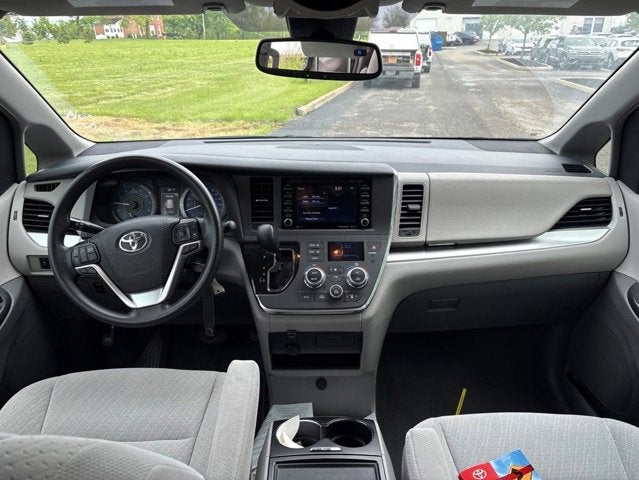 2019 Toyota Sienna LE
